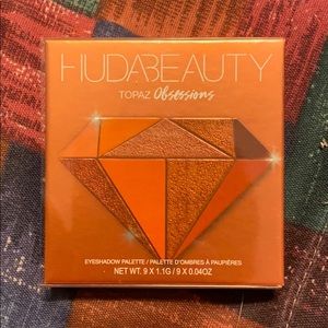 BNIB Huda Beauty Topaz Obsessions Palette